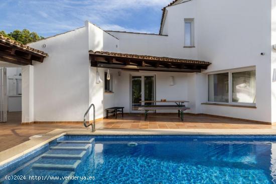 VILLA DE LUJO CON PISCINA PRIVADA Y CASA DE INVITADOS - BALEARES