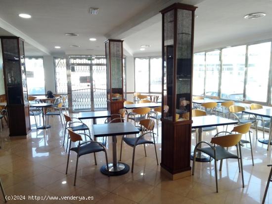 REF CP1207 ¡Oportunidad de alquiler sin traspaso! Bar/restaurante con terraza y sala de eventos. - 