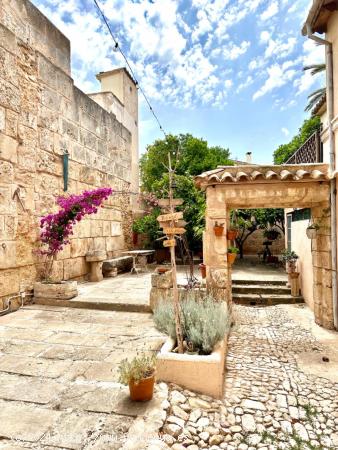 Oportunidad Única! Traspaso de Restaurante en el Encantador Centro de Llucmajor - BALEARES