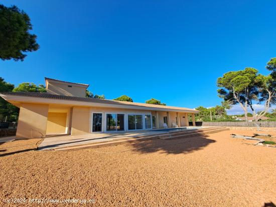 VILLA UNIFAMILIAR CON PISCINA - BALEARES