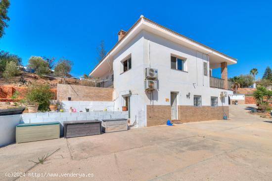 Finca con 3 Viviendas Independientes en Cártama Estación | Oportunidad de Inversión  - MALAGA