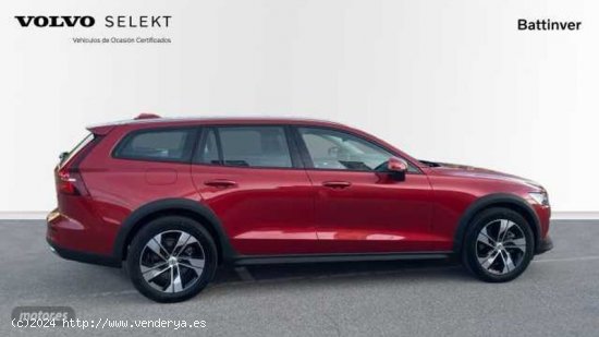 Volvo V 60 V60 Cross Country Core, B4 (diesel) AWD, Diesel de 2023 con 33.883 Km por 42.500 EUR. en 