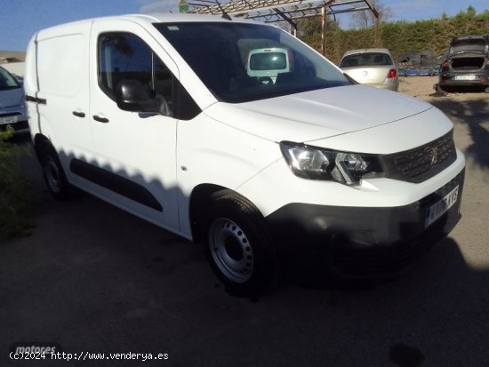 Peugeot Partner 1.6 HDI 100 CV FURGON CON 3 PLAZAS. de 2019 con 174.000 Km por 14.500 EUR. en Murcia