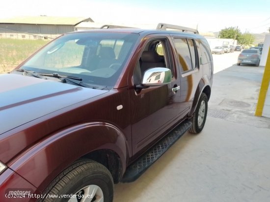 Nissan Pathfinder 2.5 de 2007 con 184.291 Km por 13.999 EUR. en Granada