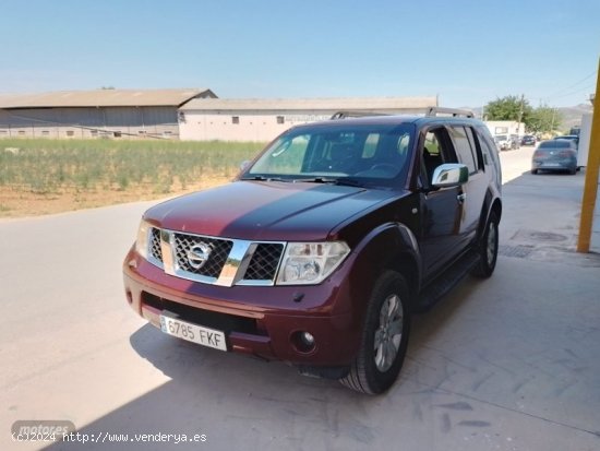 Nissan Pathfinder 2.5 de 2007 con 184.291 Km por 13.999 EUR. en Granada