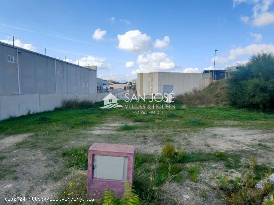 SE VENDE TERRENO INDUSTRIAL EN ASPE TRES HERMANAS - ALICANTE