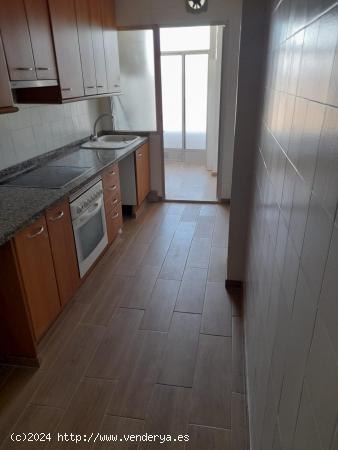 SE VENDE PISO / BUENA ZONA / ASCENSOR /  EXTERIOR - ALICANTE