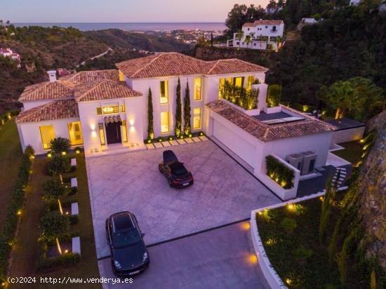 Espectacular villa de diseño con vistas panorámicas al mar y golf in Madroñal - MALAGA