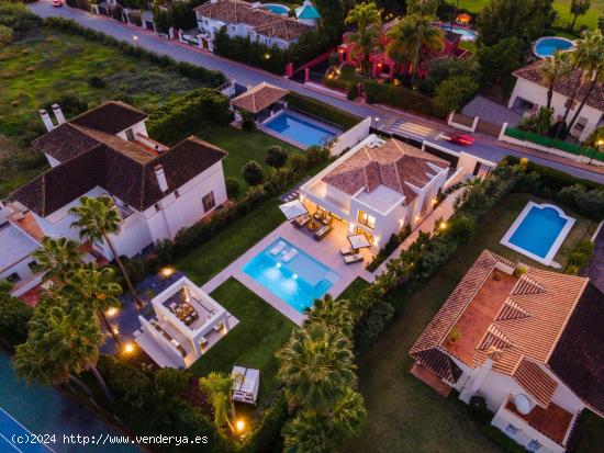 Villa completamente reformada de 4 dormitorios en Los Naranjos Golf/Nueva Andalucía - MALAGA