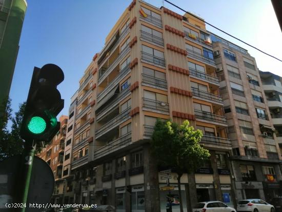 SE VENDE GRAN PISO TODO ESQUINA (ZONA CORAZÓN DE JESÚS) - ALICANTE