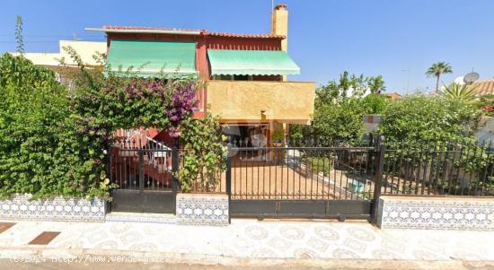  Chalet independiente con la piscina Punta Prima - ALICANTE 