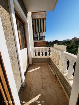  4 HABS, 2 BAÑOS, AL LADO PLAYA, GRAN PISO 95.000 EUROS!! - ALICANTE 