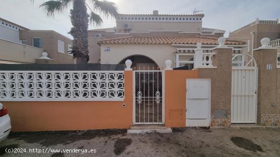 REF: 0-C30332 ESPECTACULAR CHALET ADOSADO 3 HABS EN ALTOS DE LA BAHIA 198.000€ - ALICANTE