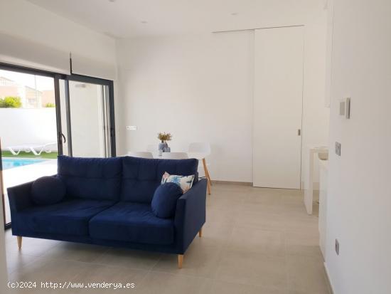 VILLAS DE OBRA NUEVA EN PINAR DE CAMPOVERDE - ALICANTE