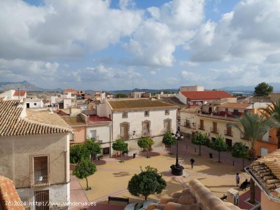 Edificio de dos plantas en Fortuna - MURCIA