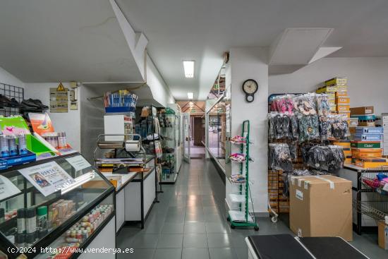 Local comercial en pleno funcionamiento en Calle San Fernando - CANTABRIA