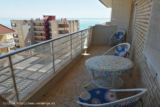 GRAN APARTAMENTO A PIE DE PLAYA EN GUARDAMAR!! - ALICANTE