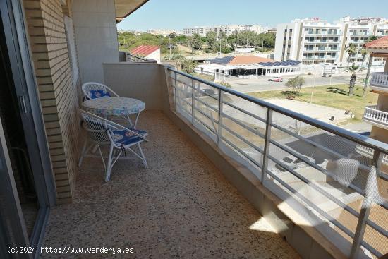 GRAN APARTAMENTO A PIE DE PLAYA EN GUARDAMAR!! - ALICANTE