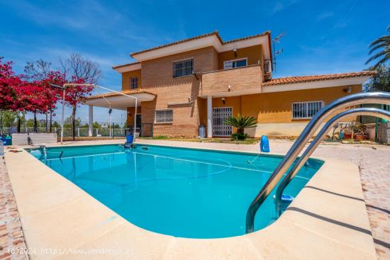 Exclusivo Chalet Esquinero en Monte Alcedo, Ribarroja! - VALENCIA