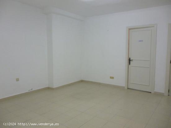 Local comercial en C/ Rafael Juan Vidal - Ontinyent - VALENCIA