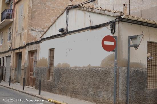 CASA SOLAR EN ESQUINA! ZONA CENTRO! - ALICANTE