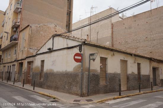 CASA SOLAR EN ESQUINA! ZONA CENTRO! - ALICANTE