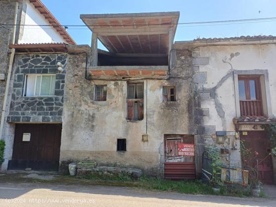 CASA DE PIEDRA EN EL CENTRO DE RIVA DE RUESGA (CANTABRIA) - CANTABRIA