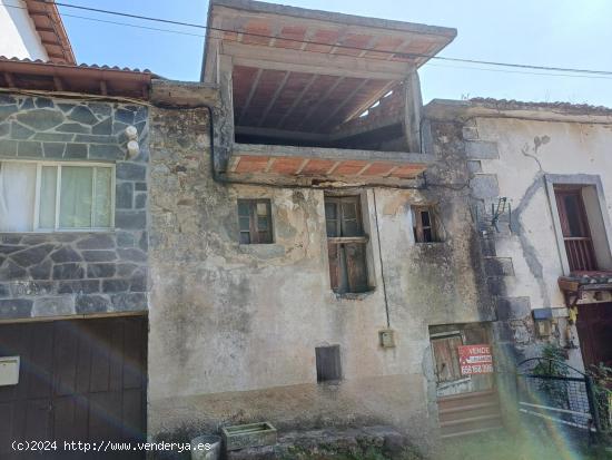 CASA DE PIEDRA EN EL CENTRO DE RIVA DE RUESGA (CANTABRIA) - CANTABRIA