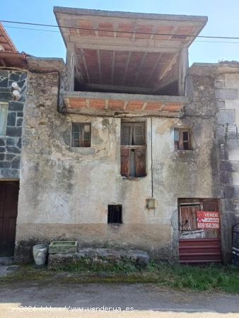 CASA DE PIEDRA EN EL CENTRO DE RIVA DE RUESGA (CANTABRIA) - CANTABRIA