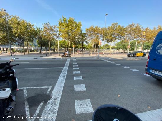 Local diafano en acera  Prime  Passeig Joan de Borbó - BARCELONA