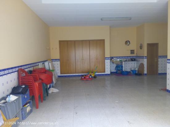 21 Inmobiliarias vende planta baja esquinera , zona instituto - VALENCIA