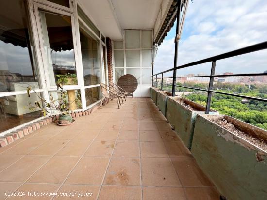 VIVIENDA CON LAS MEJORES VISTAS DE LA CIUDAD - VALENCIA