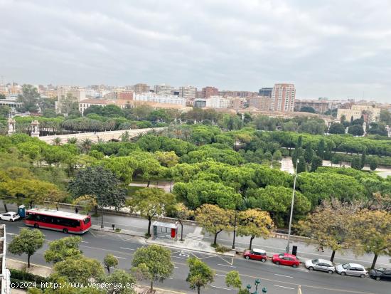 VIVIENDA CON LAS MEJORES VISTAS DE LA CIUDAD - VALENCIA