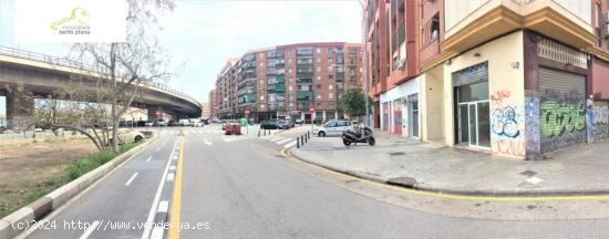 Oficinas a pie de calle en Peris y Valero, junto al Parque Central. Visítalo con nuestro vídeo 360