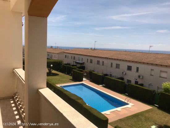  ADOSADA ESQUINERA CON PISCINA Y VISTAS AL MAR EN CALAFELL - TARRAGONA 