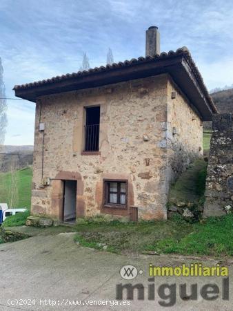 CONJUNTO FORMADO POR CASA PARA REHABILITAR, EDIFICACIONES AUXILIARES Y PARCELA DE 500 M2 EN LAMASON 