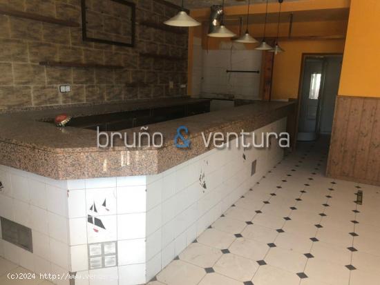 EN VENTA LOCAL COMERCIAL ENE EL VENDRELL-FRANCÁS - TARRAGONA