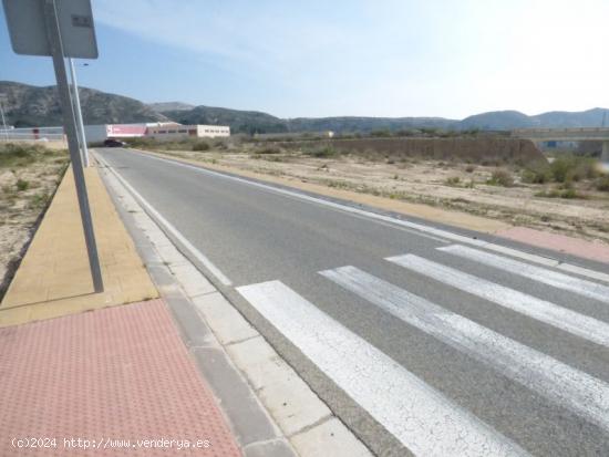 TERRENO INDUSTRIAL EN FINCA LACY - ALICANTE