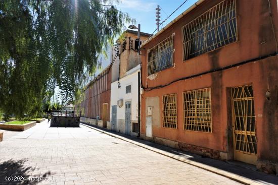 TERRENO URBANO, CON EDIFICACIÓN DE TRES PLANTAS, IDEAL PARA REHABILITAR, EDIFICAR Ó SIMILAR - ALIC