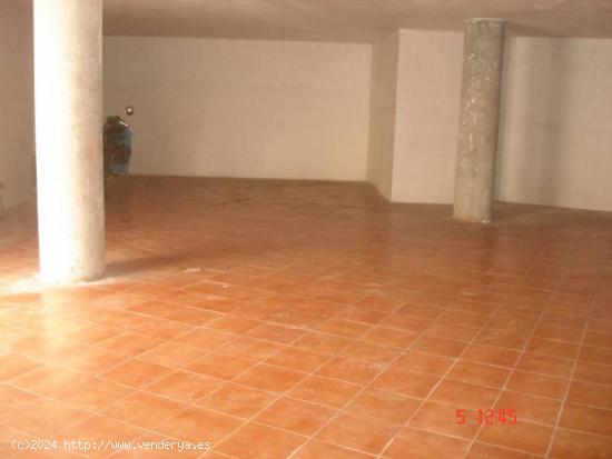 LOCAL COMERCIAL CON  FACHADA A TRES CALLES - ALBACETE