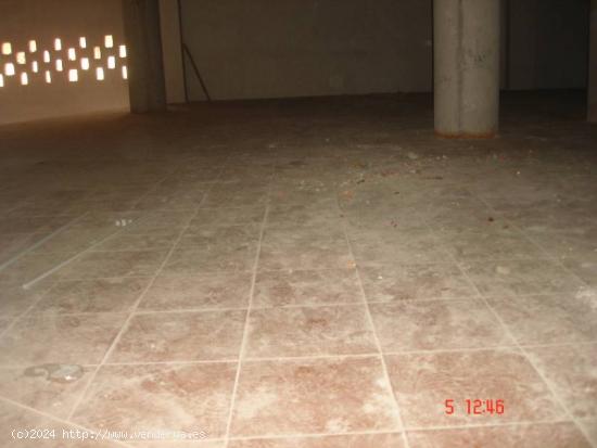 LOCAL COMERCIAL CON  FACHADA A TRES CALLES - ALBACETE