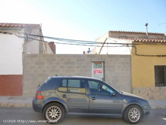 SOLAR EN LAS FUENTECICAS - ALBACETE