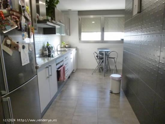 VIVIENDA MUY CENTRICA CON PLAZA DE GARAJE - ALBACETE