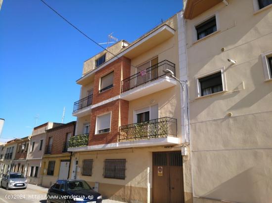  AMPLIA VIVIENDA EN EL BARRIO DE SAN ISIDRO - ALBACETE 