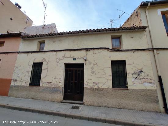 CASA PARA REFORMAR EN EL BARRIO DE  SAN ISIDRO CON PATIO MUY AMPLIO - ALBACETE