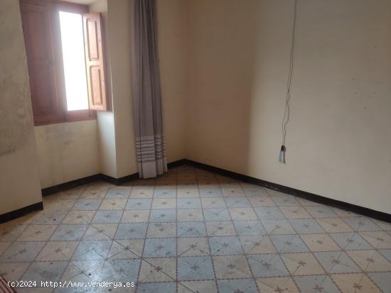 CASA PARA REFORMAR EN EL BARRIO DE  SAN ISIDRO CON PATIO MUY AMPLIO - ALBACETE