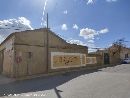 SOLAR DE 2.000 M2 EN ALPERA CON EXCELENTE UBIACION, REPARCELADO PARA LA CONSTRUCCION DE CASAS UNIF. 