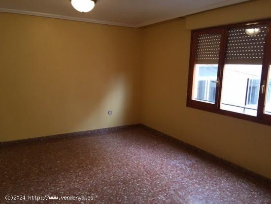 VIVIENDA MUY CENTRICA CON PLAZA DE GARAJE OPCIONAL - ALBACETE