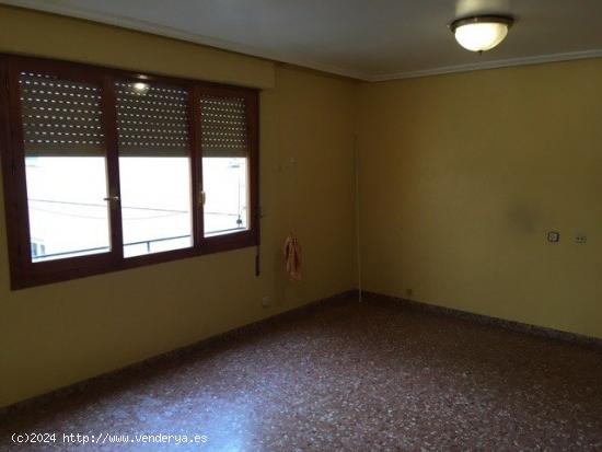 VIVIENDA MUY CENTRICA CON PLAZA DE GARAJE OPCIONAL - ALBACETE