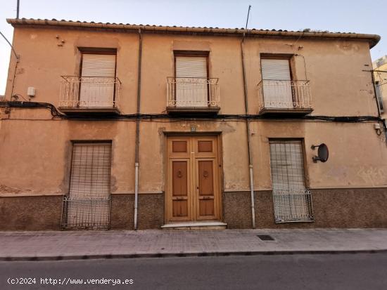 CASA PARA REFORAR CON EXCELENTES POSIBILIDADES - ALBACETE